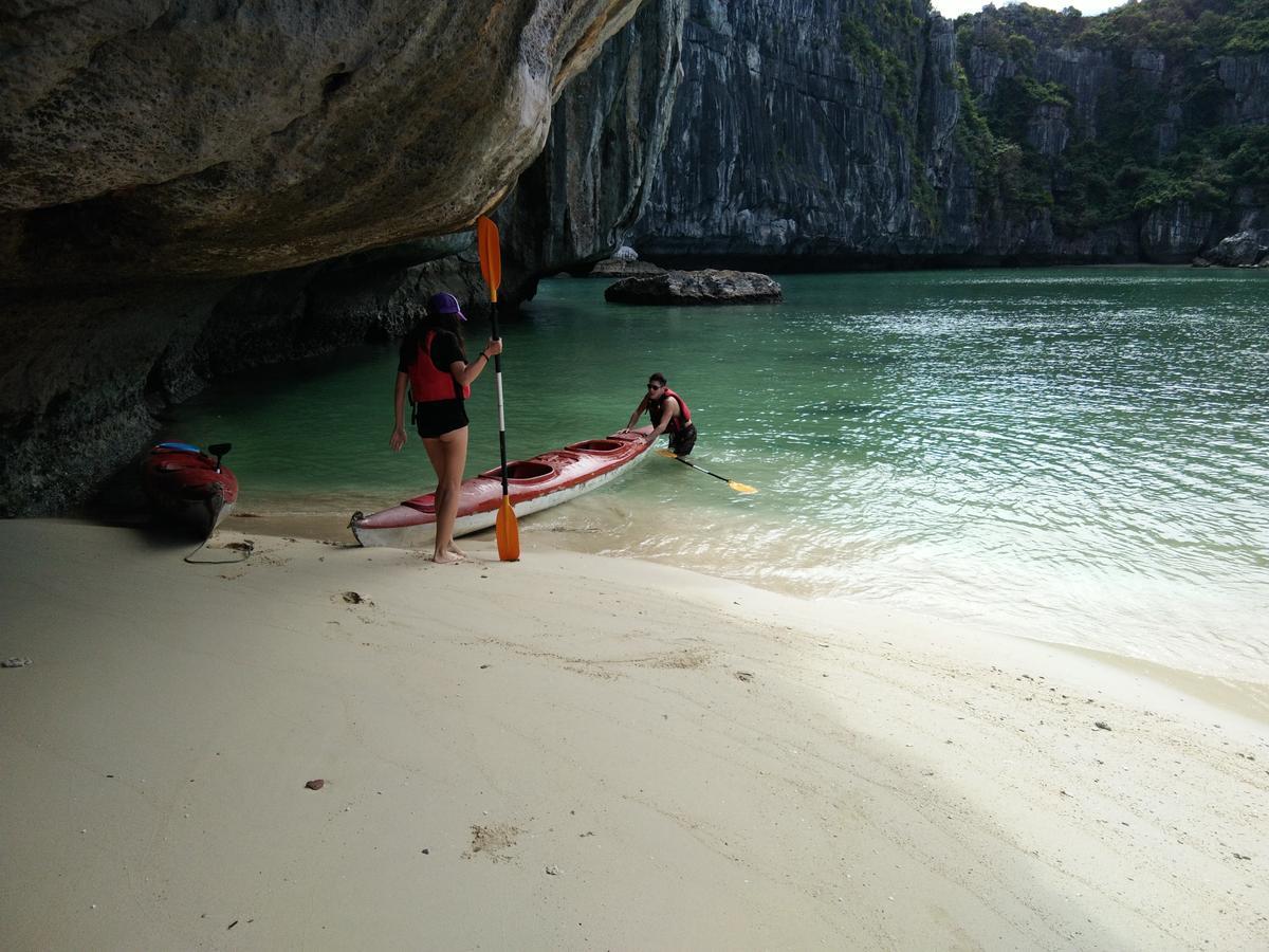 Anh Thuan Hotel 1 Cat Ba Island ภายนอก รูปภาพ