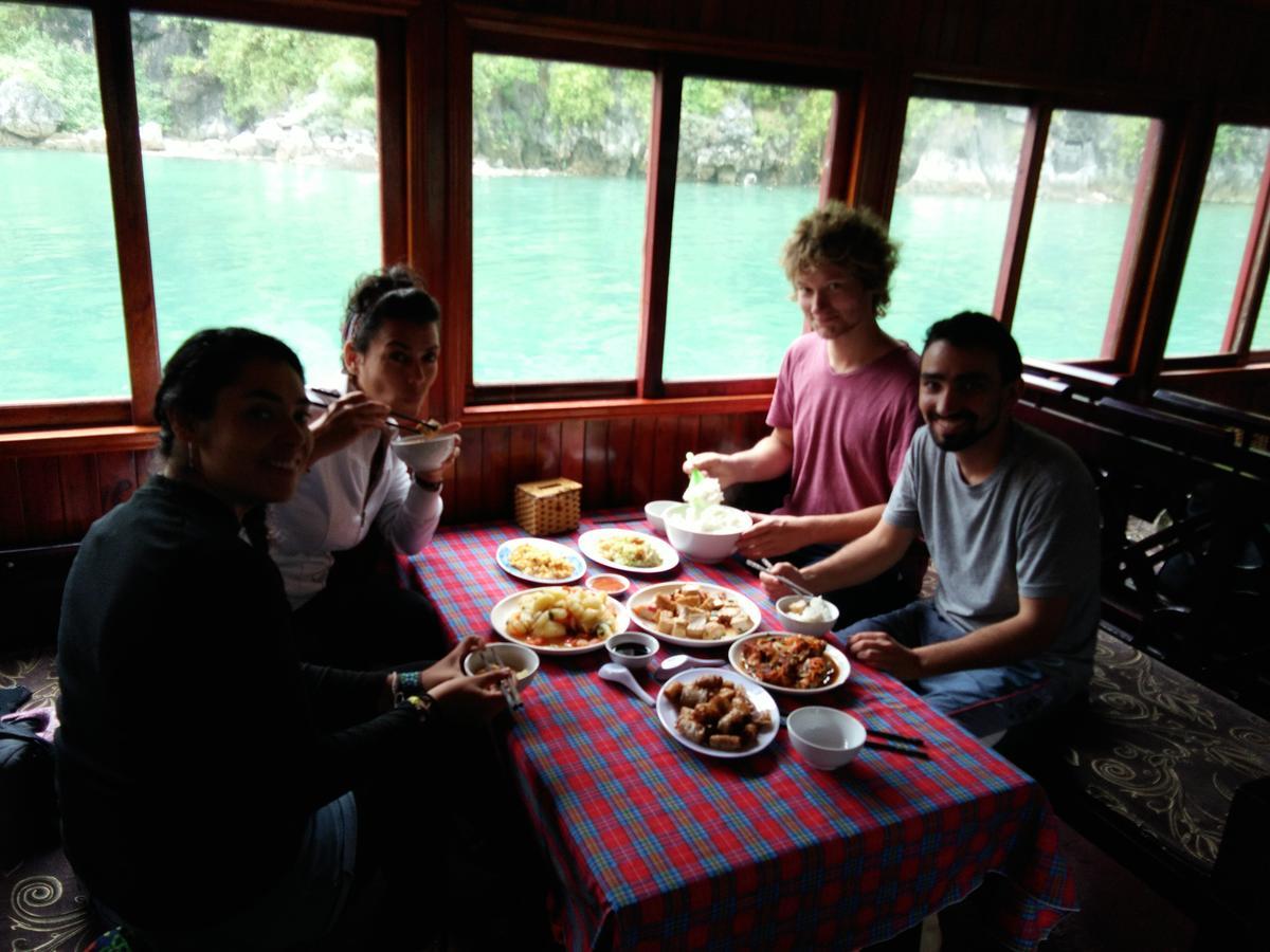 Anh Thuan Hotel 1 Cat Ba Island ภายนอก รูปภาพ